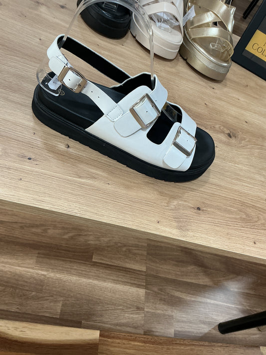 Sandalias hebillas baja